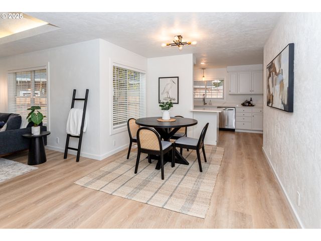 3192 QUEENS EAST St, Eugene, OR 97401