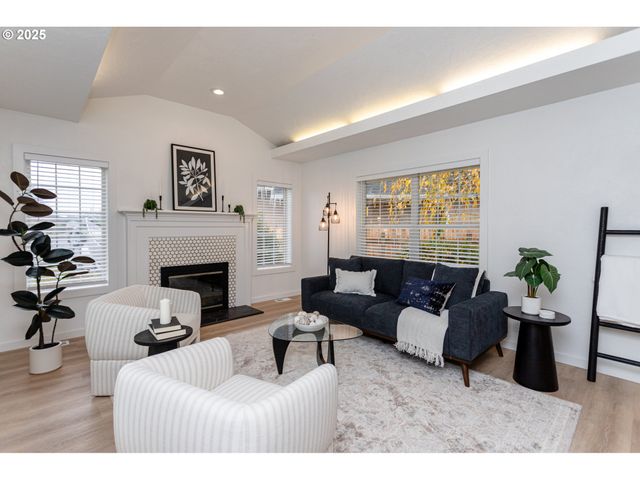 3192 QUEENS EAST St, Eugene, OR 97401