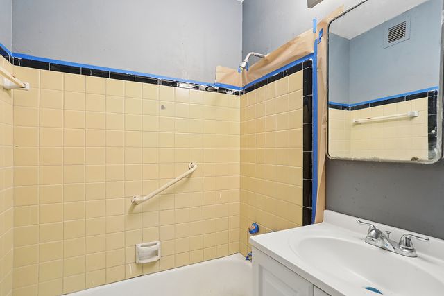 7355 S South Shore Drive 306, Chicago, IL 60649