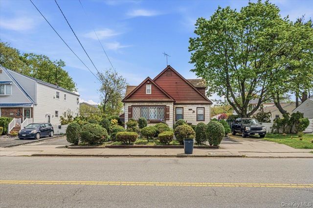 1033 N Fletcher Avenue, Valley Stream, NY 11580