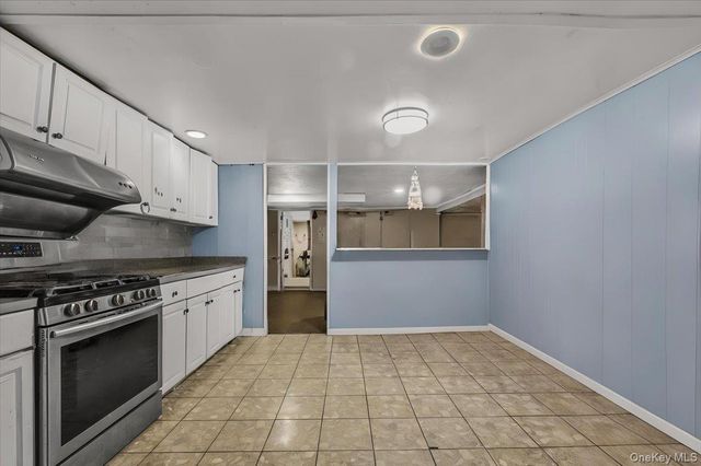 1033 N Fletcher Avenue, Valley Stream, NY 11580