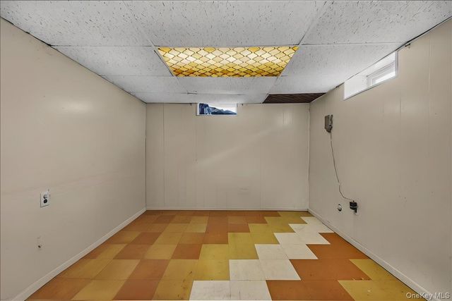 1033 N Fletcher Avenue, Valley Stream, NY 11580