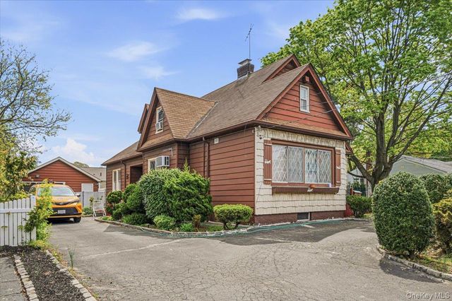 1033 N Fletcher Avenue, Valley Stream, NY 11580