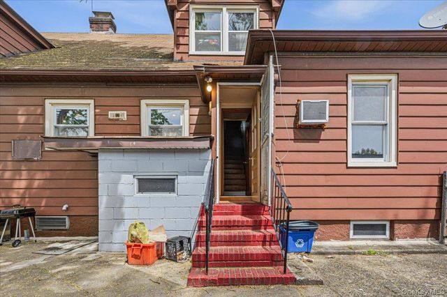 1033 N Fletcher Avenue, Valley Stream, NY 11580