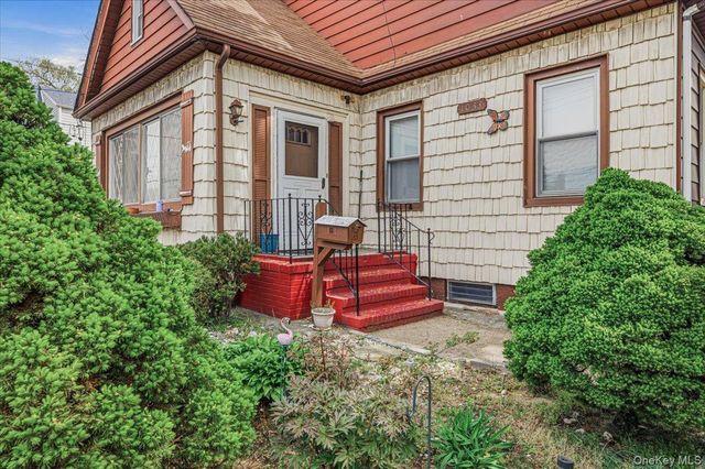 1033 N Fletcher Avenue, Valley Stream, NY 11580