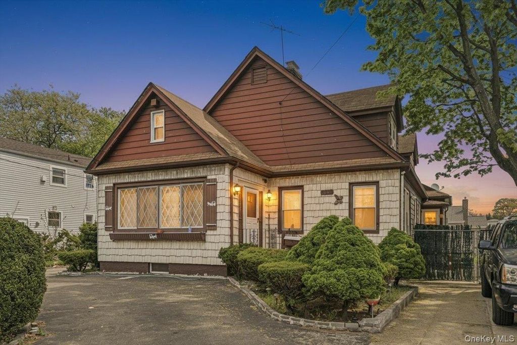 1033 N Fletcher Avenue, Valley Stream, NY 11580