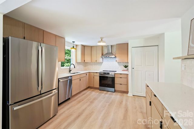 7323 Rollingridge Drive, Charlotte, NC 28211