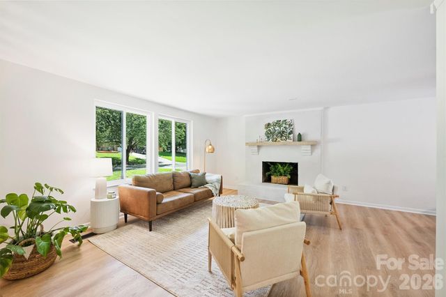 7323 Rollingridge Drive, Charlotte, NC 28211