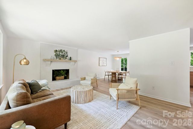 7323 Rollingridge Drive, Charlotte, NC 28211