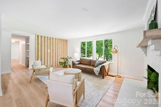 7323 Rollingridge Drive, Charlotte, NC 28211