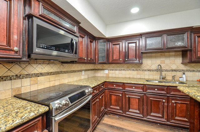 5519 Irish Hill Drive, Houston, TX 77053