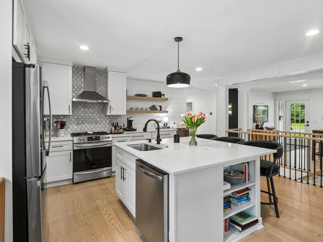 6105 Parnell Avenue, Edina, MN 55424