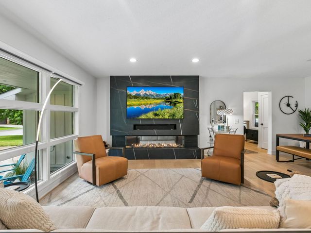6105 Parnell Avenue, Edina, MN 55424
