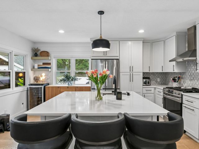6105 Parnell Avenue, Edina, MN 55424
