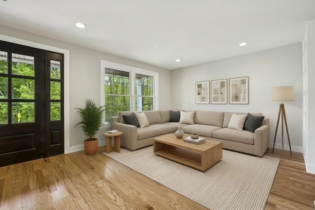 218 Hollis St, Holliston, MA 01746