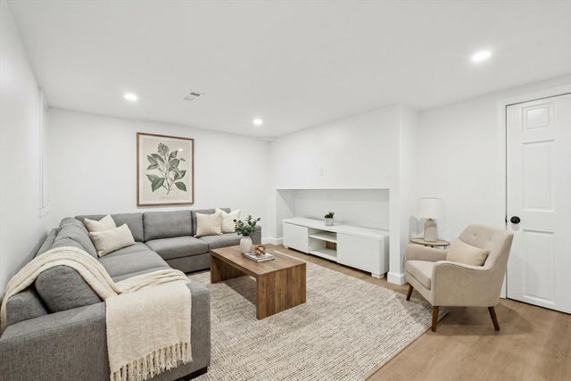218 Hollis St, Holliston, MA 01746