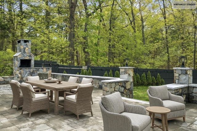 218 Hollis St, Holliston, MA 01746