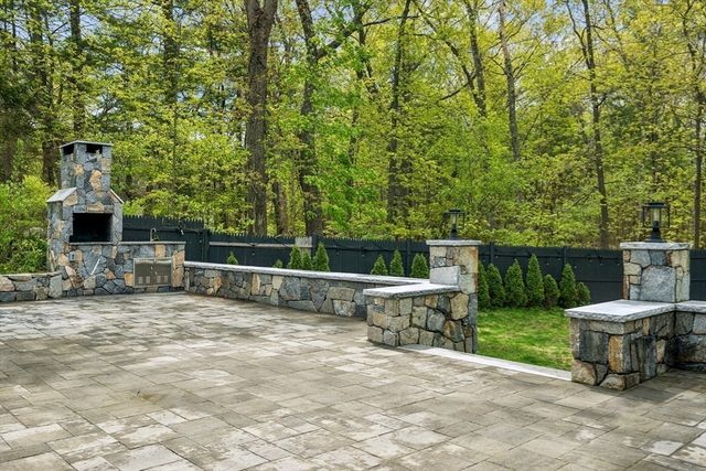 218 Hollis St, Holliston, MA 01746