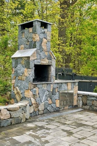 218 Hollis St, Holliston, MA 01746