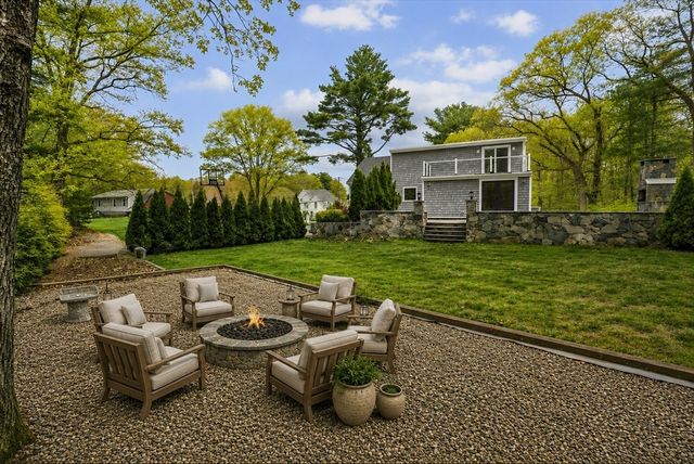 218 Hollis St, Holliston, MA 01746