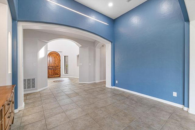 8223 Desert Lily Lane NE, Albuquerque, NM 87122