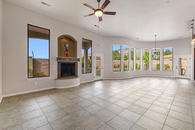 8223 Desert Lily Lane NE, Albuquerque, NM 87122