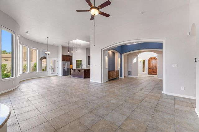 8223 Desert Lily Lane NE, Albuquerque, NM 87122
