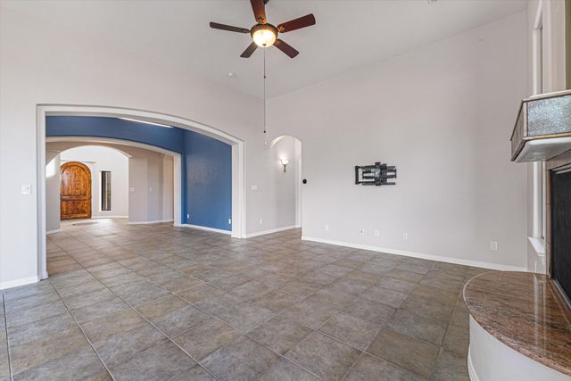8223 Desert Lily Lane NE, Albuquerque, NM 87122