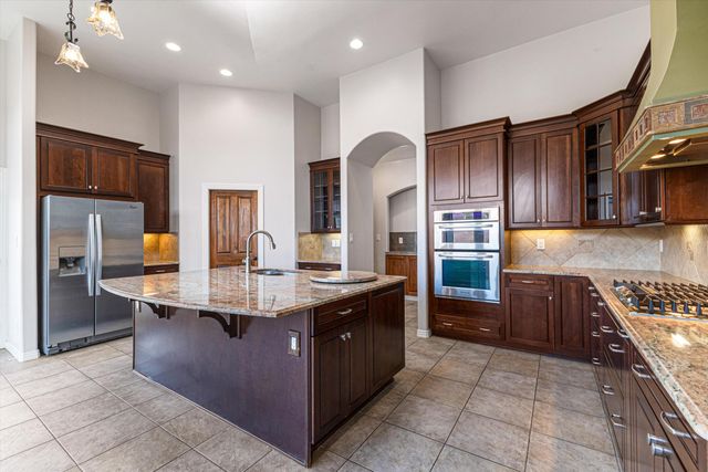 8223 Desert Lily Lane NE, Albuquerque, NM 87122
