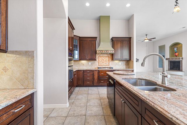 8223 Desert Lily Lane NE, Albuquerque, NM 87122