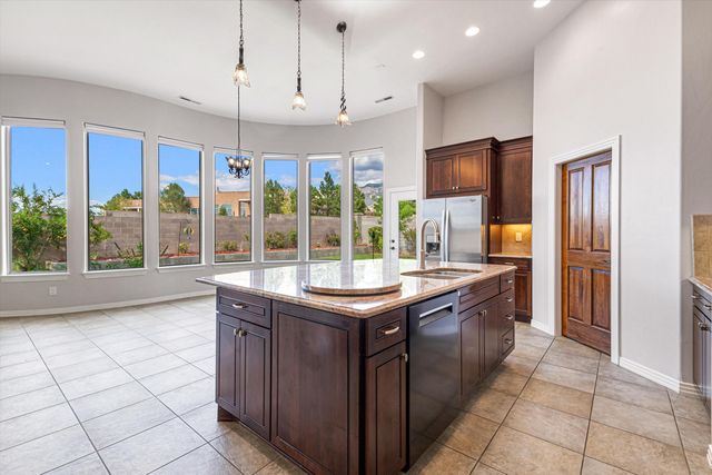 8223 Desert Lily Lane NE, Albuquerque, NM 87122