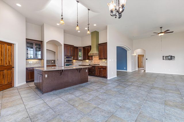 8223 Desert Lily Lane NE, Albuquerque, NM 87122