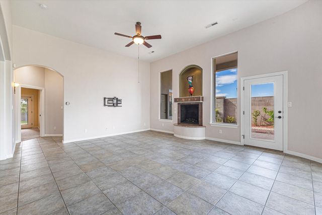 8223 Desert Lily Lane NE, Albuquerque, NM 87122