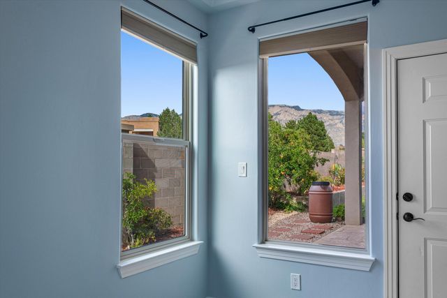 8223 Desert Lily Lane NE, Albuquerque, NM 87122