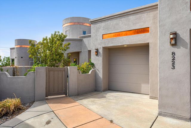 8223 Desert Lily Lane NE, Albuquerque, NM 87122