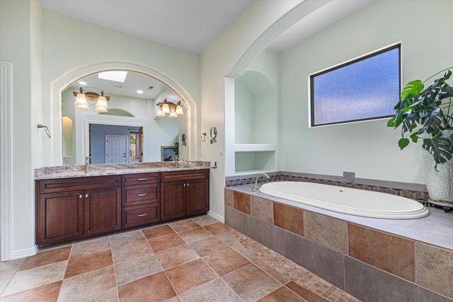 8223 Desert Lily Lane NE, Albuquerque, NM 87122