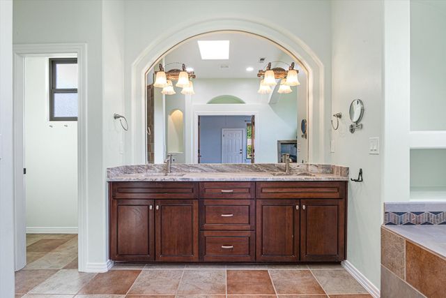 8223 Desert Lily Lane NE, Albuquerque, NM 87122