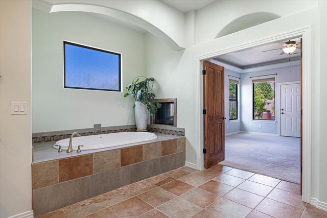 8223 Desert Lily Lane NE, Albuquerque, NM 87122