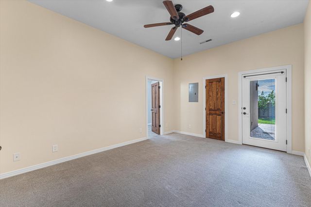 8223 Desert Lily Lane NE, Albuquerque, NM 87122
