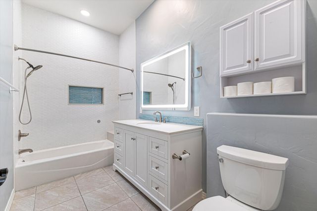 8223 Desert Lily Lane NE, Albuquerque, NM 87122