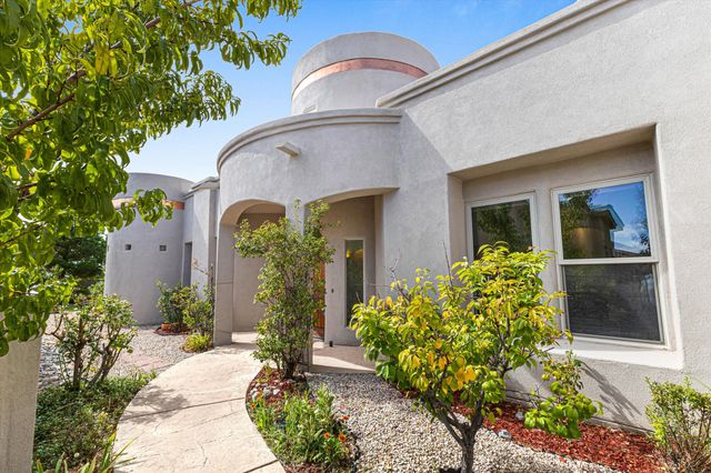 8223 Desert Lily Lane NE, Albuquerque, NM 87122