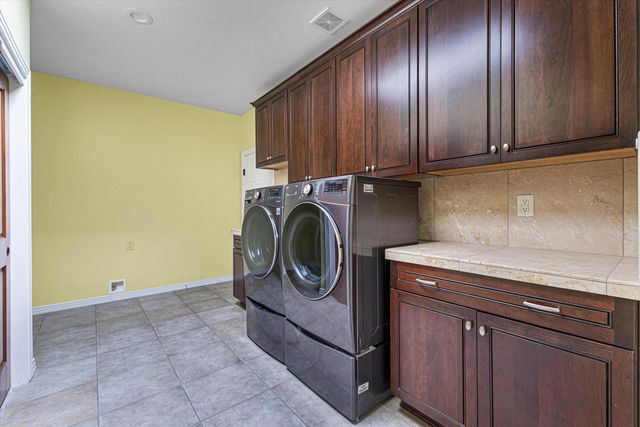 8223 Desert Lily Lane NE, Albuquerque, NM 87122