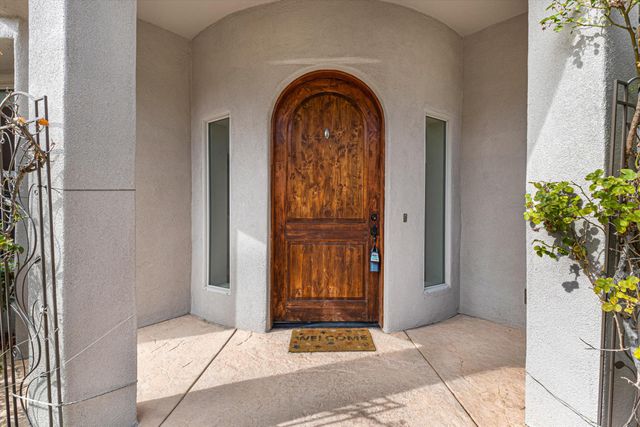 8223 Desert Lily Lane NE, Albuquerque, NM 87122