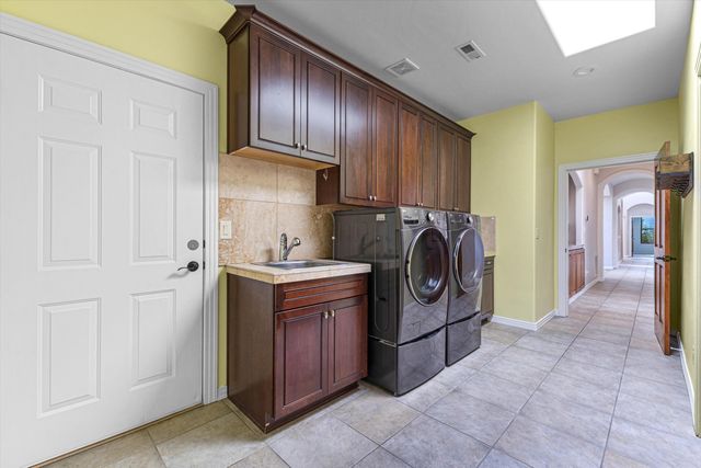 8223 Desert Lily Lane NE, Albuquerque, NM 87122