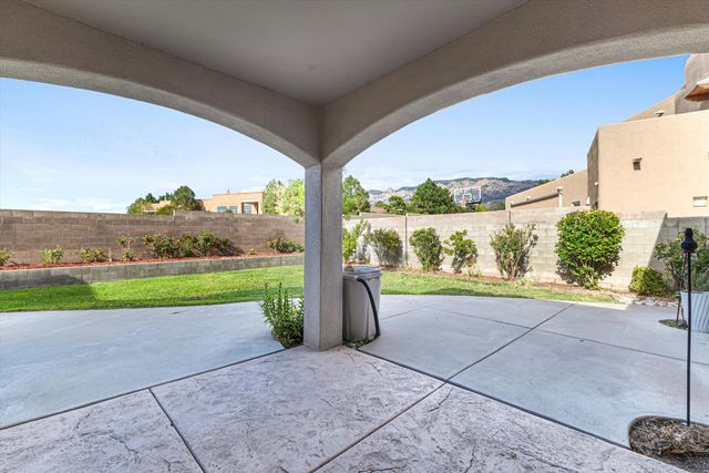 8223 Desert Lily Lane NE, Albuquerque, NM 87122