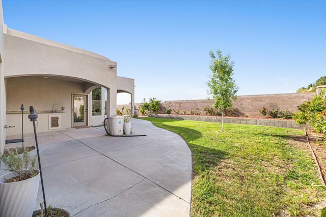 8223 Desert Lily Lane NE, Albuquerque, NM 87122