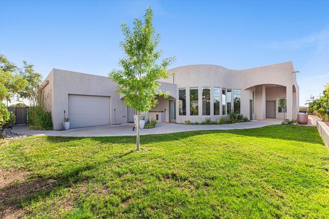 8223 Desert Lily Lane NE, Albuquerque, NM 87122