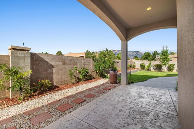 8223 Desert Lily Lane NE, Albuquerque, NM 87122