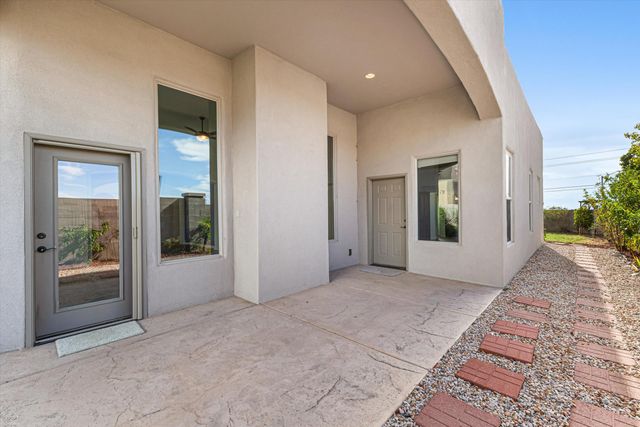 8223 Desert Lily Lane NE, Albuquerque, NM 87122
