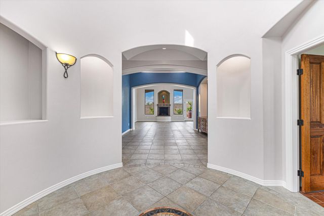 8223 Desert Lily Lane NE, Albuquerque, NM 87122